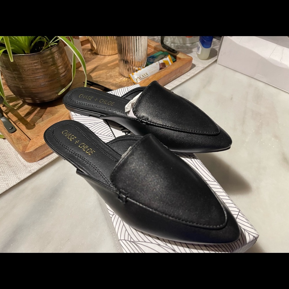 Chase + chloe Sliders/Mules (Brand New) Size 6 Never Worn, Black